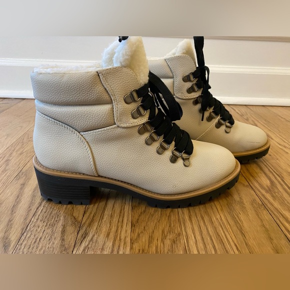 True Craft Shoes - Women’s True Craft Boots Size 9